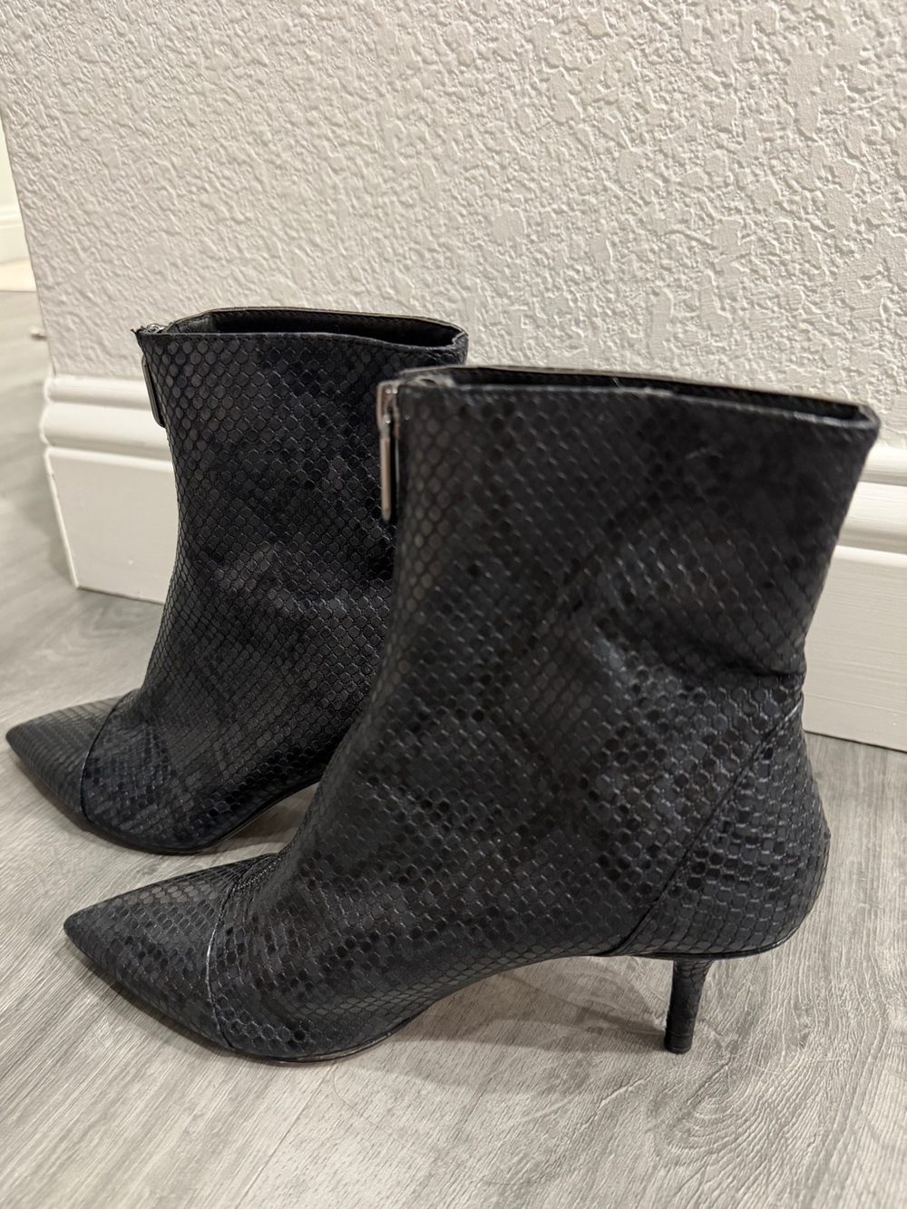 Zara Black Snake Embossed Kitten Heel Ankle Boots EU 36